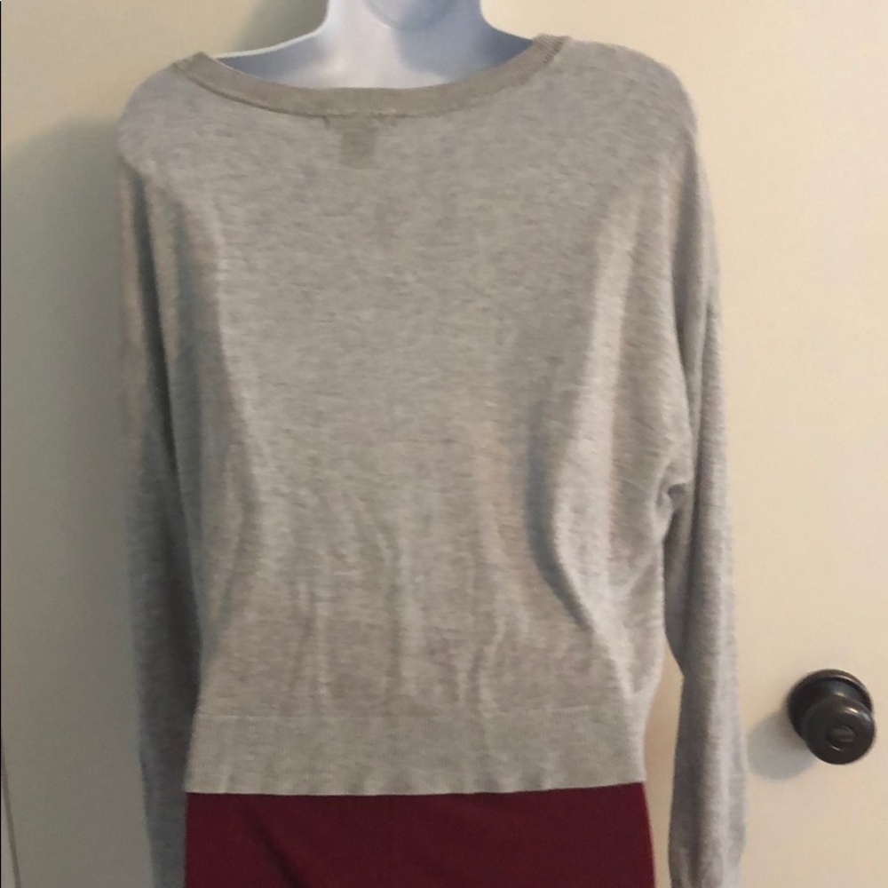 H&M Gray Crop Top. - Picture 2 of 3